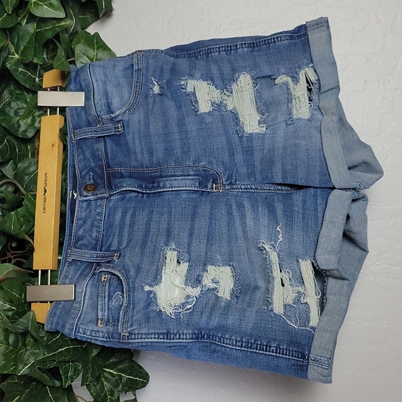 HOLLISTER Curvy Ultra High Rise Distressed Shorts 9 Junior - Picture 1 of 10